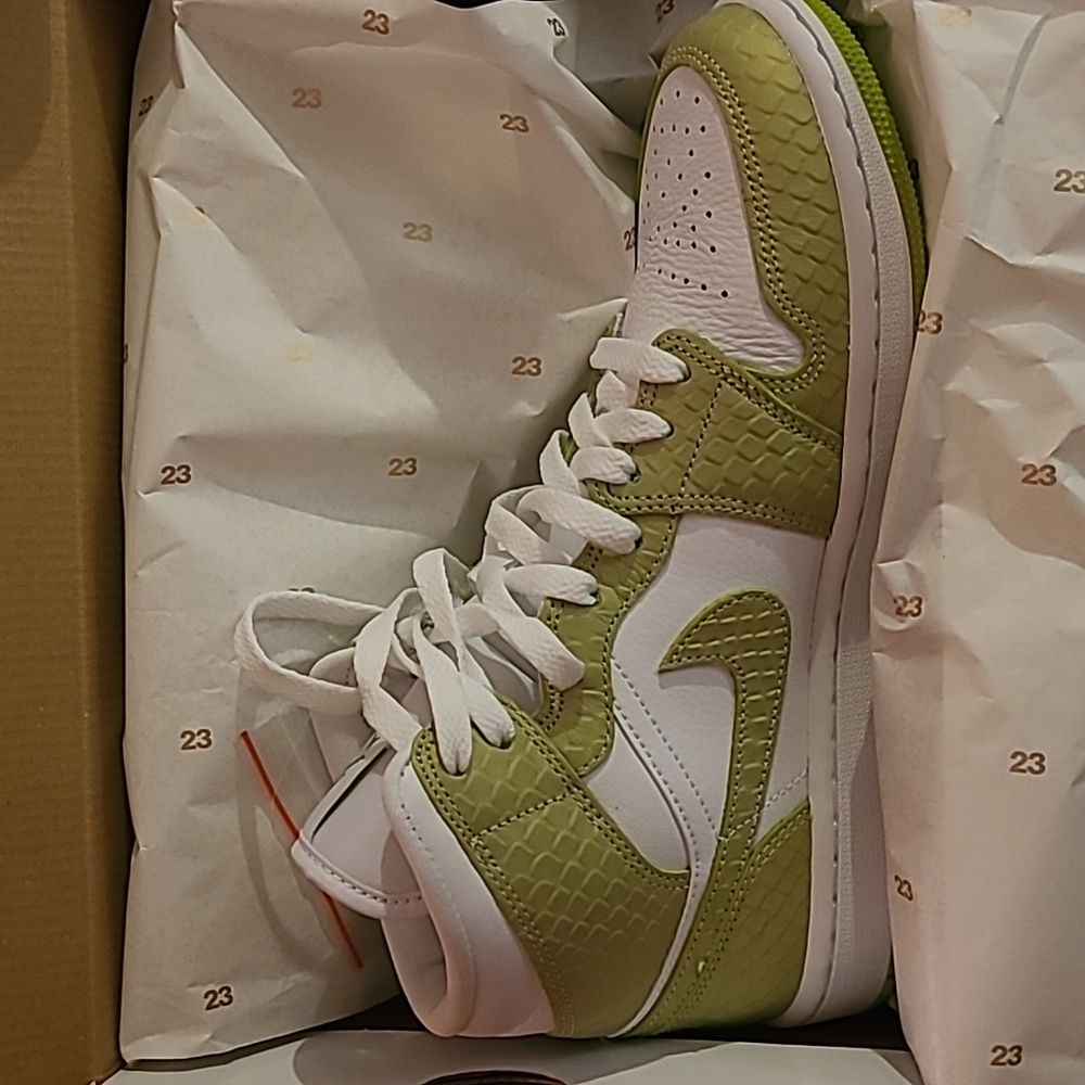 Air Jordan Python/Vivid Green Size 8
